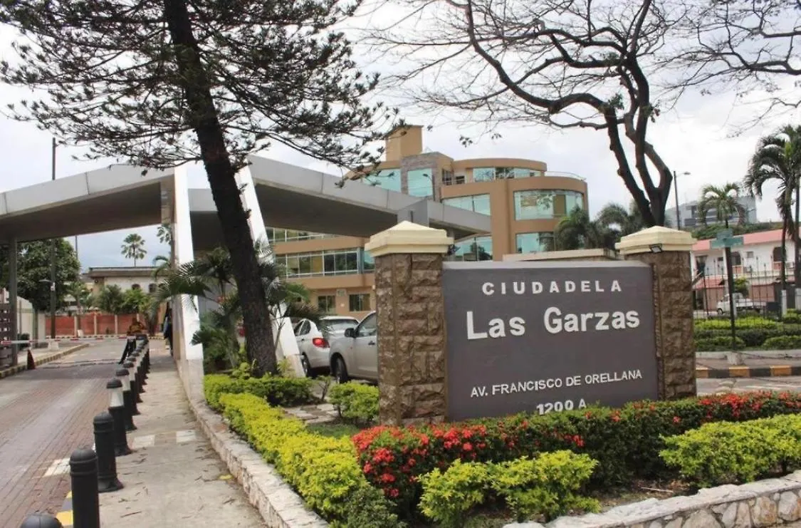 Suite Ejecutiva Junto Al San Marino Shoping Guayaquil Ekvador