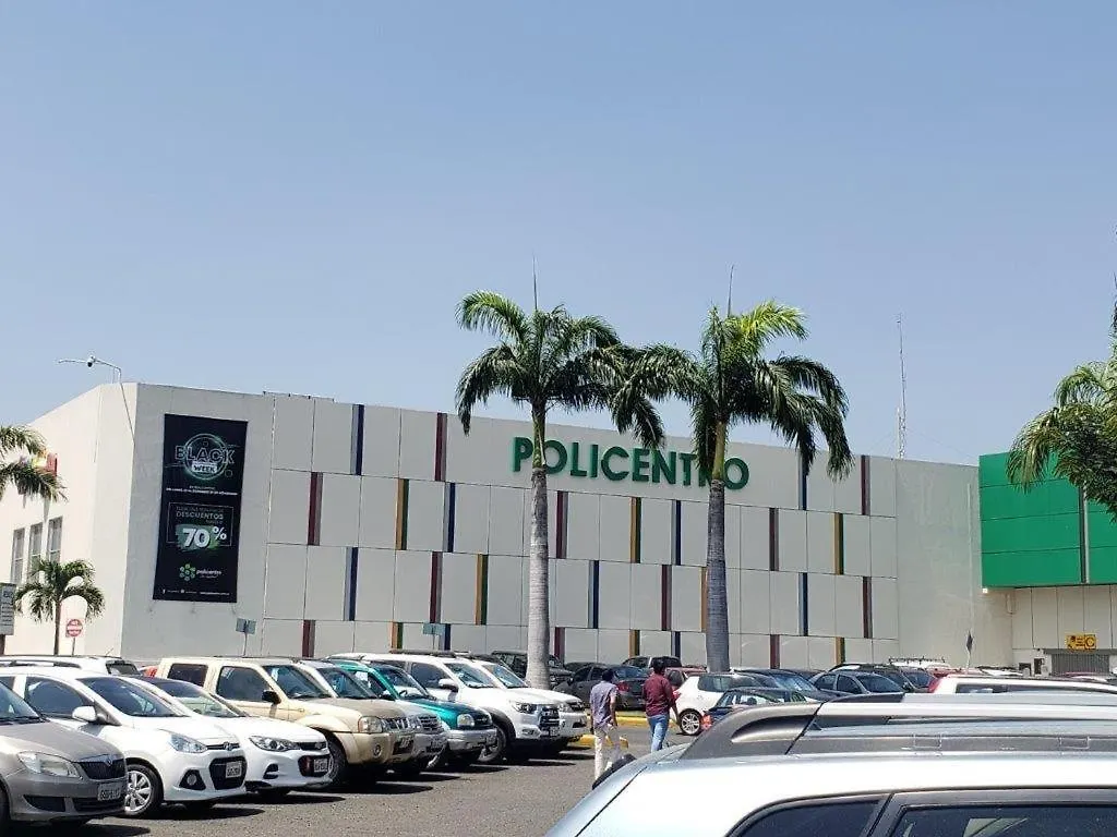 Suite Ejecutiva Junto Al San Marino Shoping Гуаякиль 0*,  Эквадор