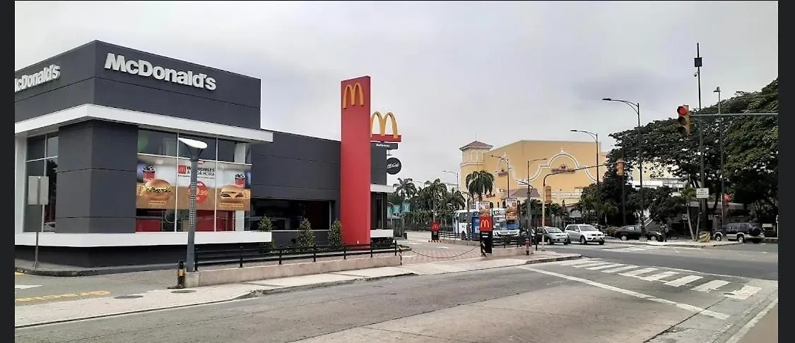 Апартаменты Suite Ejecutiva Junto Al San Marino Shoping Гуаякиль Эквадор